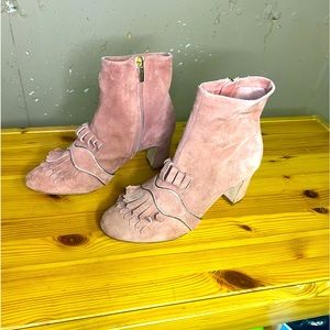 Vero Cuoio Women’s Pink Short Ankle Suede Leather  Boots. Made in Italy.Size 36